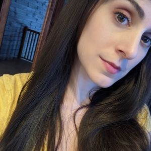 Meet your Posher, Caitlin